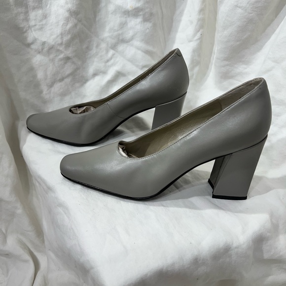 GRAY LEATHER SHOES SOURCE UNKNOWN 6 1/2 B, HEEL HEIGHT IS 3 1/2” INCHES. - Picture 14 of 16
